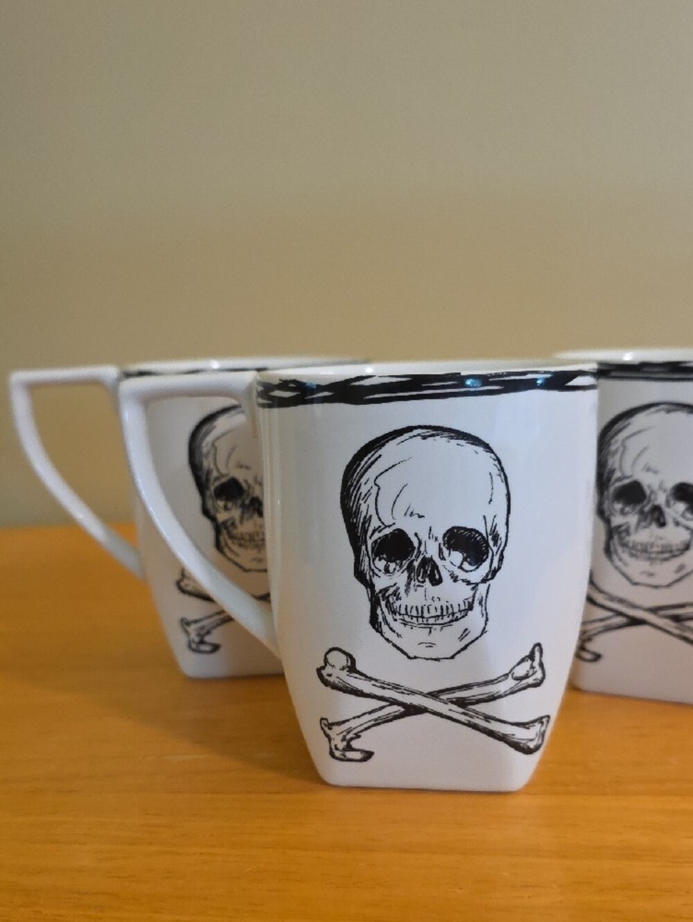 Skull & Crossbones Porcelain Gothic Halloween Coventry 3 Mugs Double Sided - Picture 3 of 12